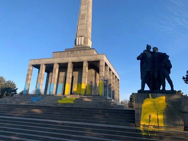 Russia outraged with desecration of Soviet military monuments in Slovakia