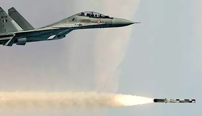 IAF’s Sukhoi fighter jet successfully test-fires supersonic BrahMos missile