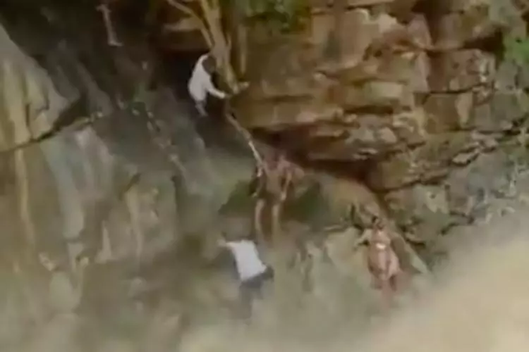 Video: Daring rescue of mother & child stranded on rock in raging waterfall at Attur in Tamil Nadu