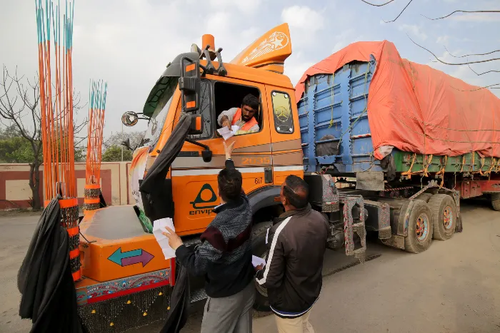 Afghan truck drivers praise India for sending humanitarian aid to Afghanistan