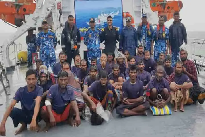 Indian Coast Guard rescues 32 Bangladeshi fishermen after their boats sank in turbulent sea 