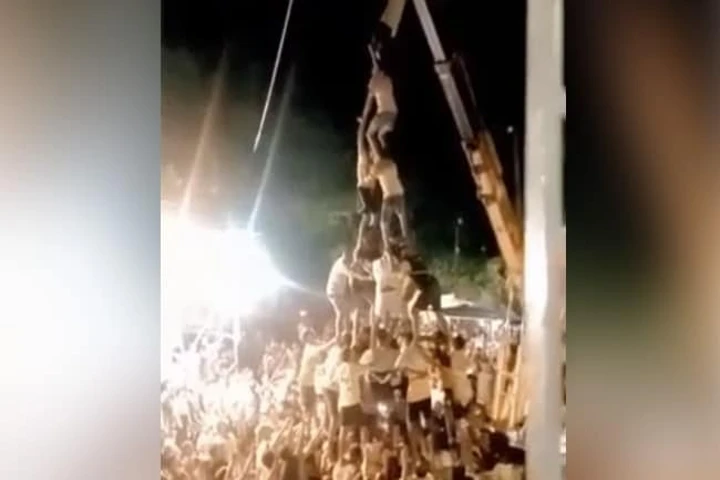 Youngster dies after falling from human pyramid at Dahi Handi event in Mumbai 