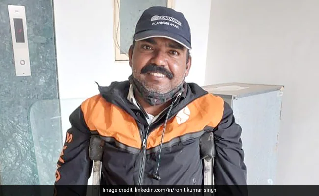 Bengaluru’s food delivery man on crutches touches hearts with his sincerity