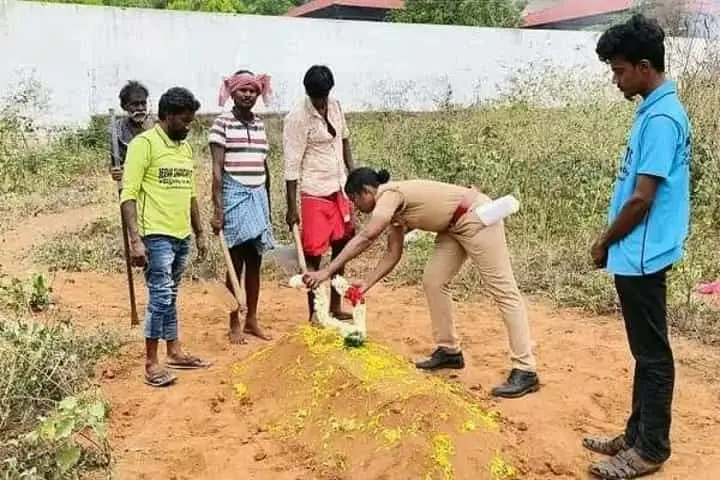 Tamil Nadu cop gives dignity to dead by carrying out last rites of unclaimed bodies