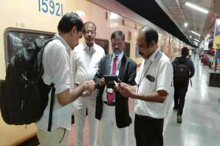 Southern Railway goes paperless as ticket checkers get hand-held terminals
