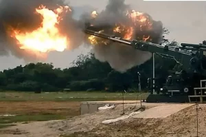 In a first, India-made artillery gun used in salute to tricolour on Independence Day