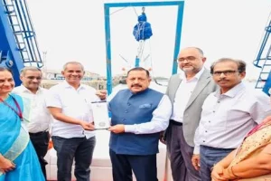 India’s first saline water LED lantern spreads Roshni in fishing community