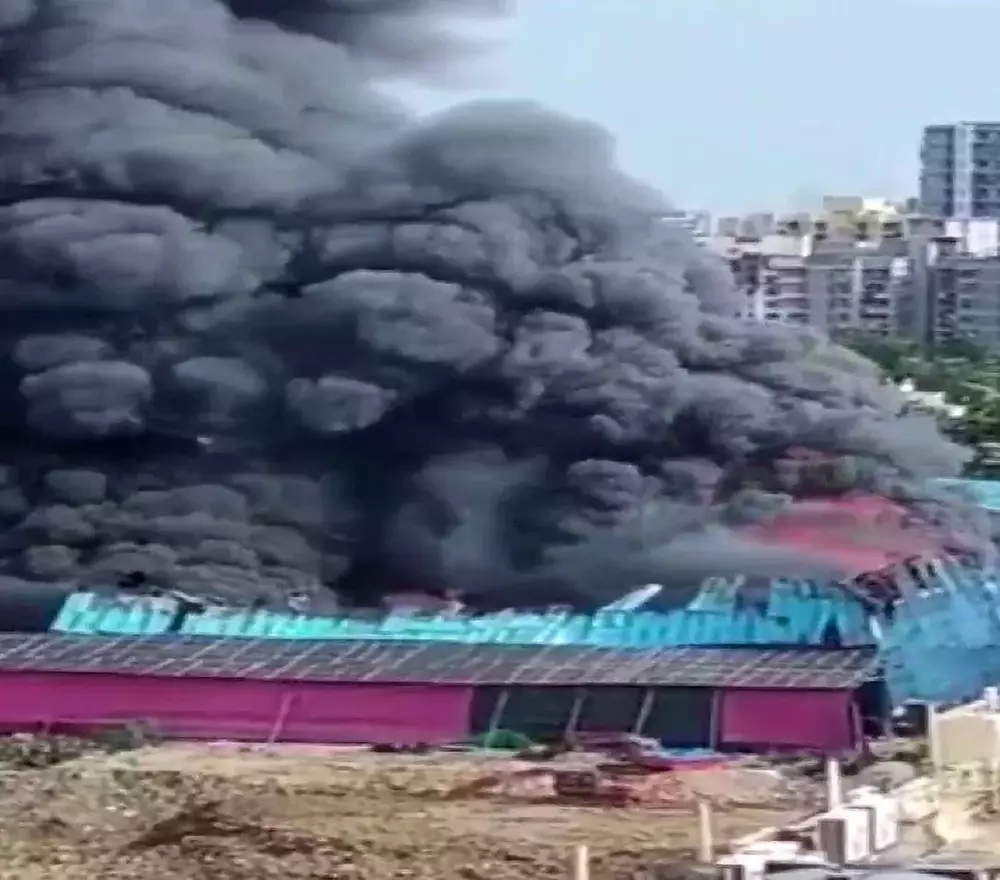 Massive fire breaks out at film set in Mumbai
