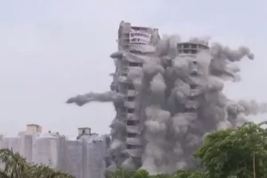  Video: 100 metres tall Supertech twin towers demolished in less than 9 seconds