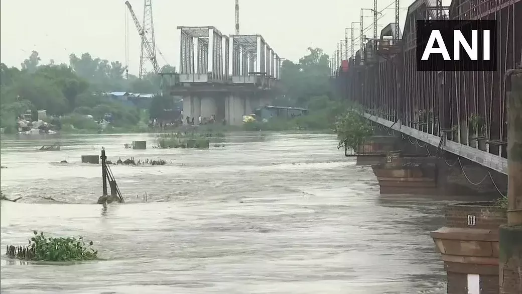 Yamuna rises above danger mark in Delhi, people living near river being moved out