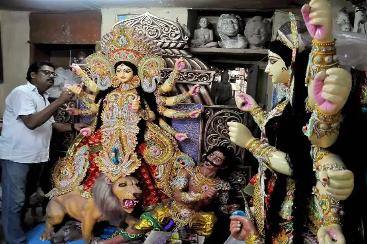 Artists of Ma Durga statues to be honoured in Kolkata tomorrow