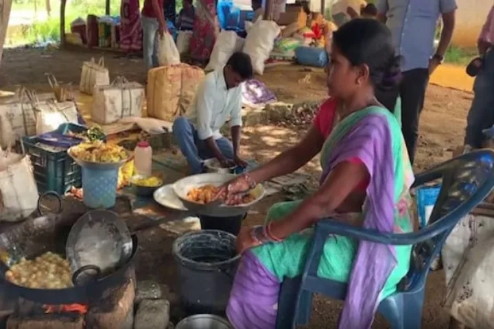 Maoist couple runs successful snacks outlet in Odisha after giving up arms