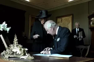 King Charles gets angry again at signing ceremony as pen leaks