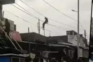  Video: Man does crazy stunt on High-voltage overhead cables in UP town