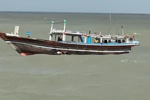 BSF seizes Pakistani fishing boat in Gujarat