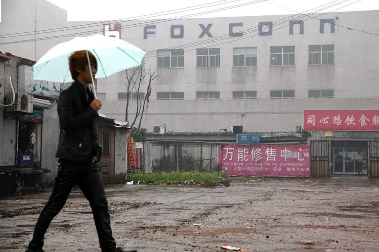 Droves of workers flee Covid-hit lockdown at China’s iPhone factory in Zhengzhou