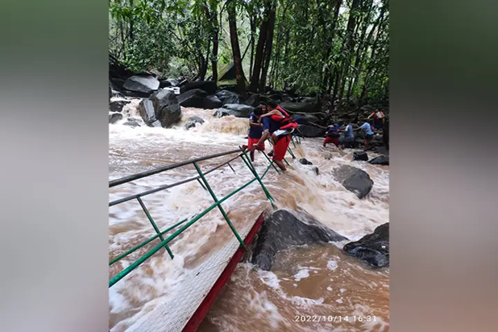 40 tourists rescued in Goa after bridge on waterfall collapses
