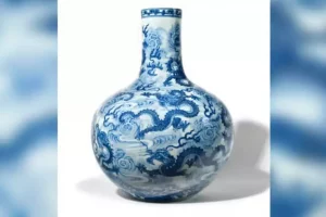 $1,900 Chinese vase sells for $9 million as bidders mistake it for 200-year-old artefact