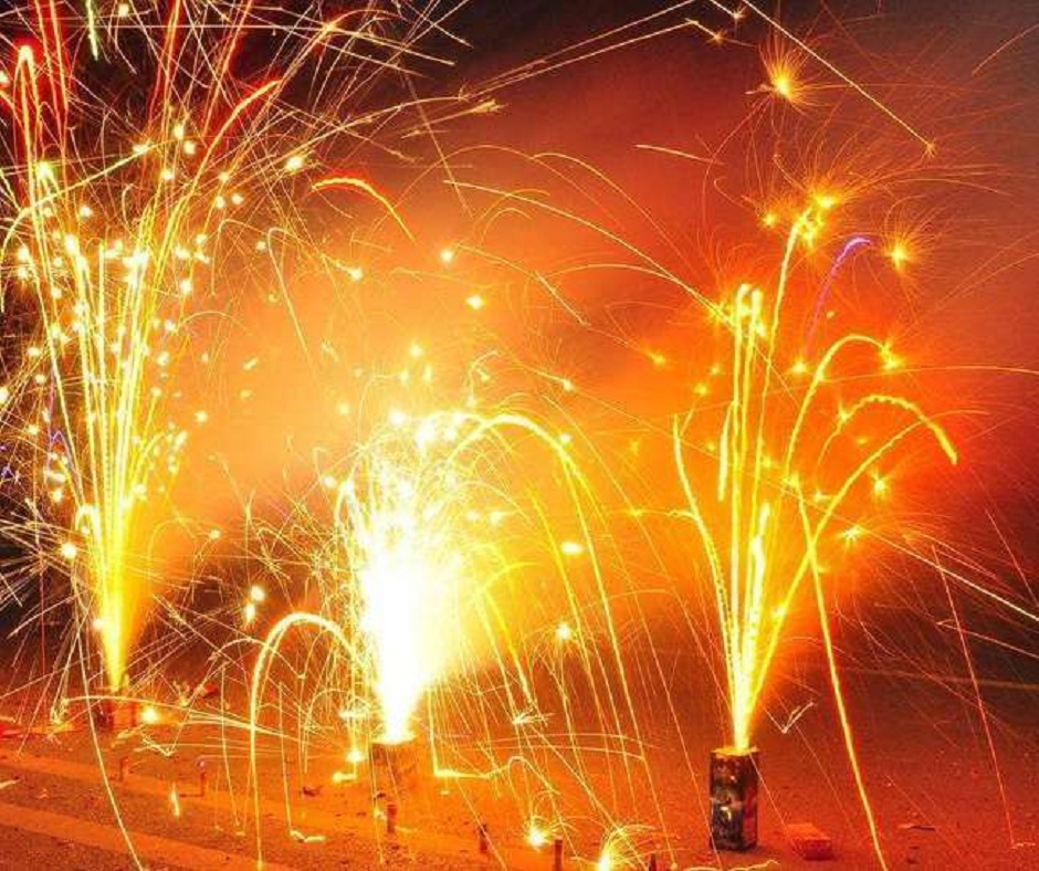 Kejriwal govt announces 6-month jail term for those bursting firecrackers in Delhi on Diwali