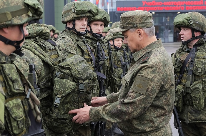 Russian Defence Minister visits Ukraine frontline as fall of Bakhmut appears imminent