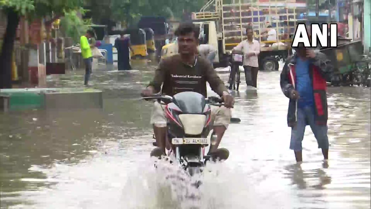 Heavy rains lash Chennai & adjoining districts, schools shut