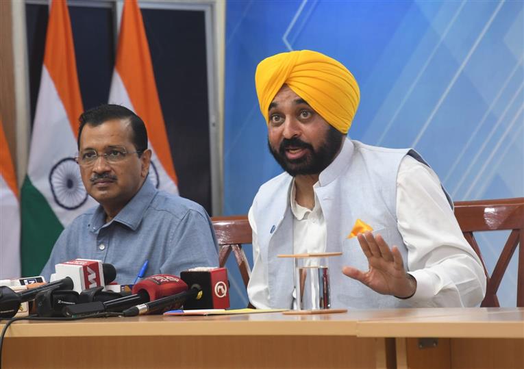 Under fire over Delhi pollution, Kejriwal says AAP govt in Punjab accepts onus