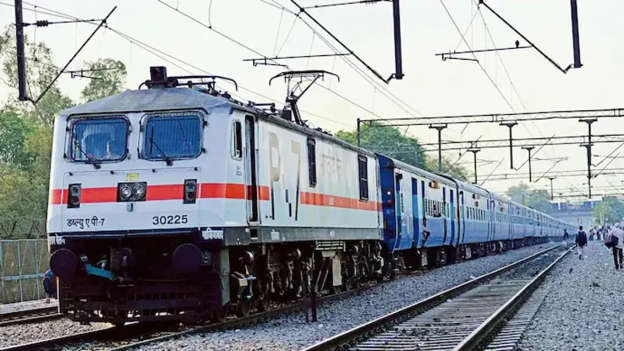 Army jawan loses leg as railway ticket checker pushes him under train in fit of rage