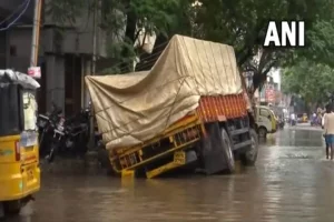 Two dead as heavy rain batters Chennai