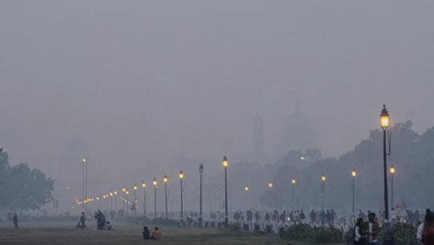 Delhi under smog for third day in a row amid high pollution 