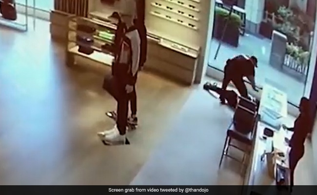 Video: Thief fleeing with stolen luxury goods runs into store’s glass window and falls unconscious