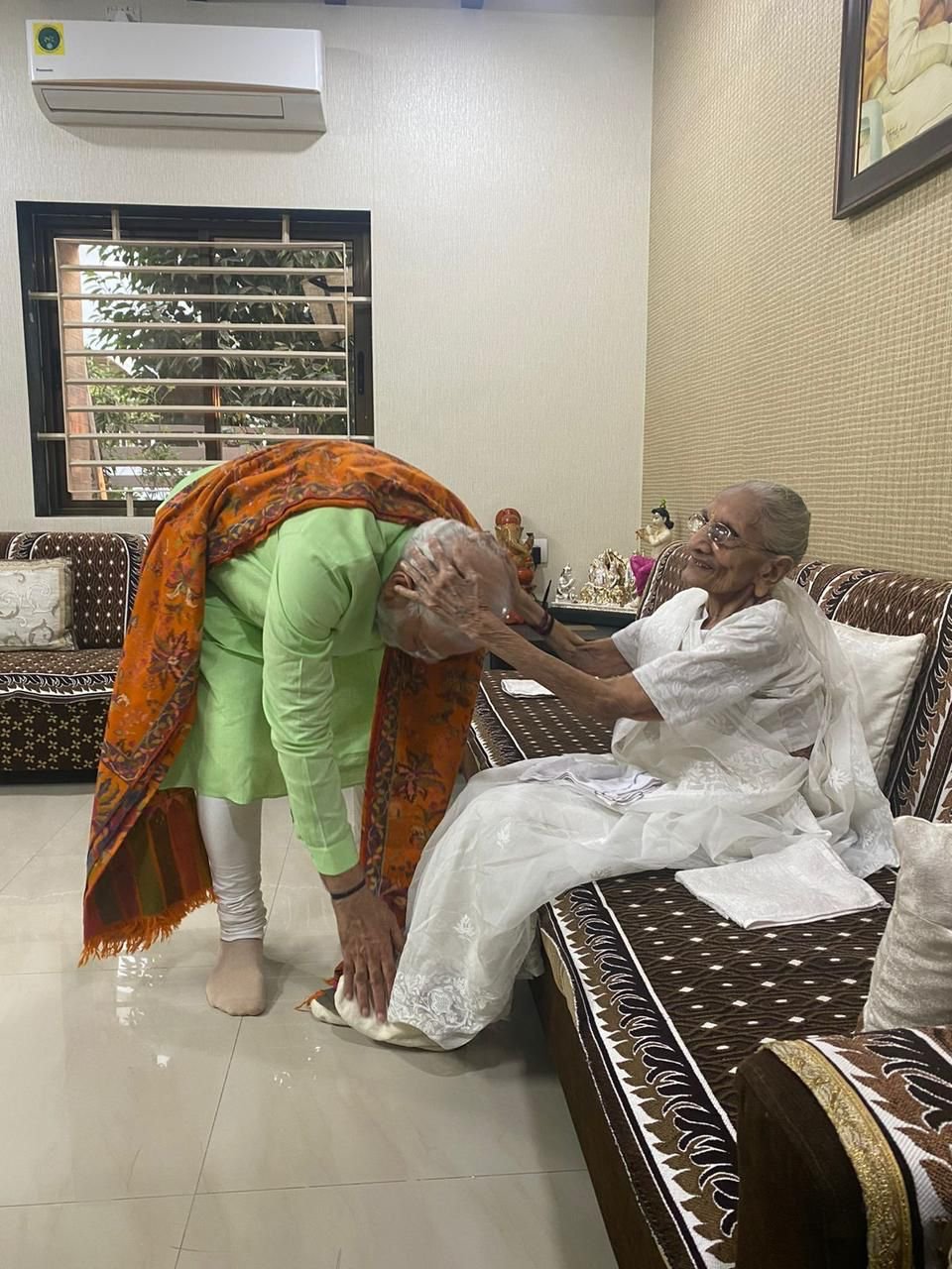PM Modi visits mother in Ahmedabad hospital