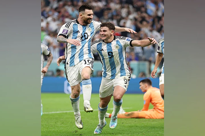 Argentina crush Croatia 3-0 to storm into final of FIFA World Cup