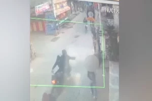 Caught on Camera: Two men on bike throw acid on girl’s face in Delhi