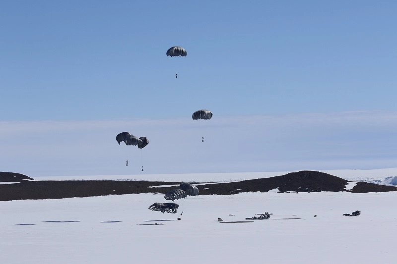 Watch: Australian Defence Force drop tents and cargo in Antarctica