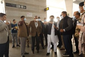 Minister rushes to Delhi airport for surprise check as flyers stuck in long queues
