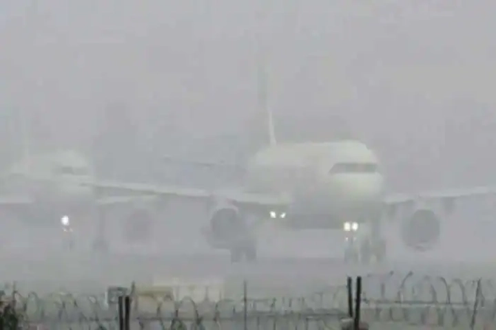 Delhi airport issues fog alert for flyers