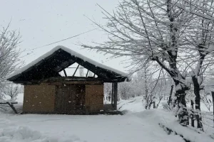 Watch: Dancing snowflakes of Kashmir