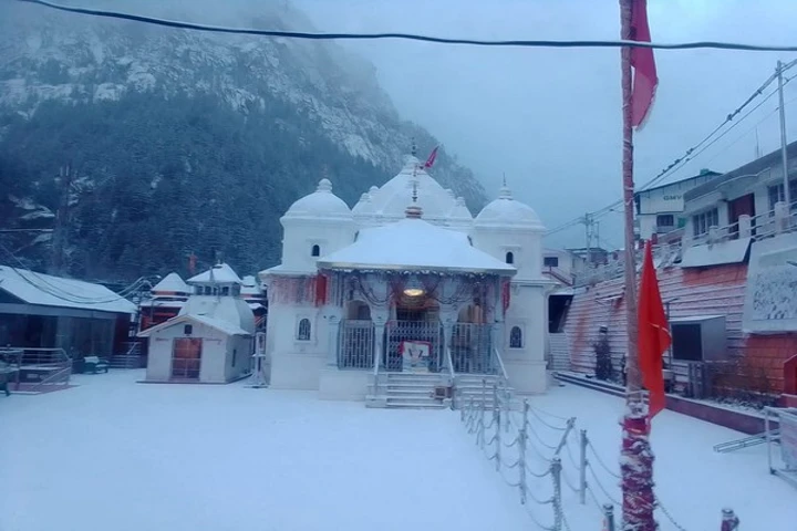 Watch: From Kashmir to Sikkim, the mighty Himalayas dazzle under heavy snowfall