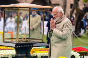 PM Modi bows to Mahatma Gandhi on Martyrs’ Day