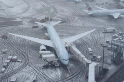 Fresh snowfall in Srinagar disrupts flights, Jammu-Srinagar highway impacted