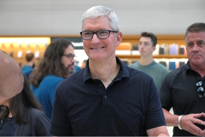 Apple slashes CEO Tim Cook’s pay by 40%