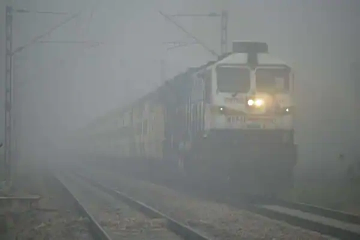 13 trains running late due to low visibility