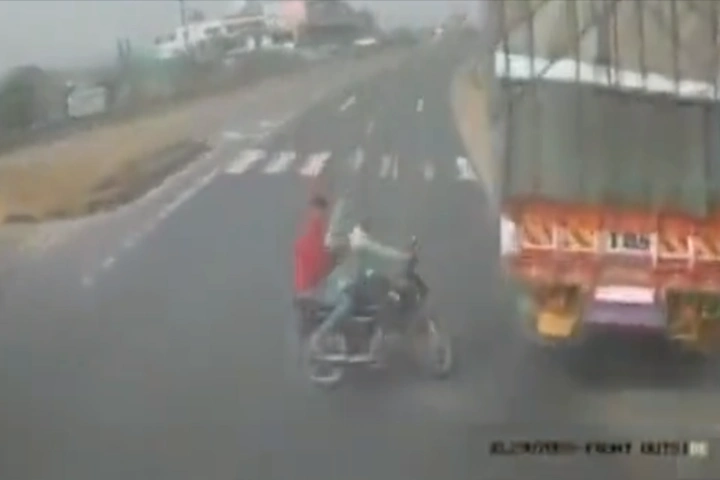 Watch:  Trucker’s driving skill saves rash bikers from getting crushed