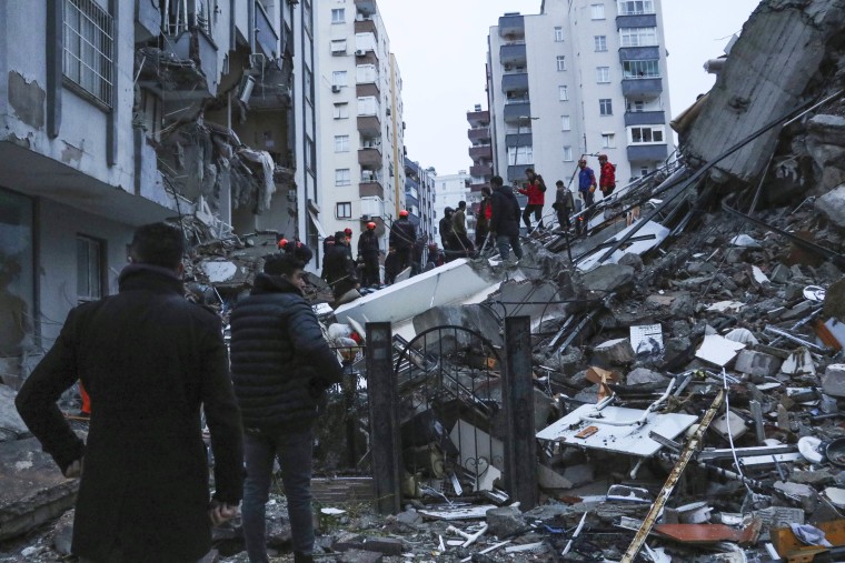 After death toll mounts to 1,400, second powerful earthquake strikes Turkey on Black Monday 