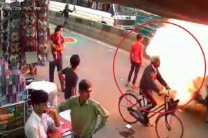 Captured on camera: E-rickshaw carrying firecrackers for Jagannath Yatra explodes, man dies