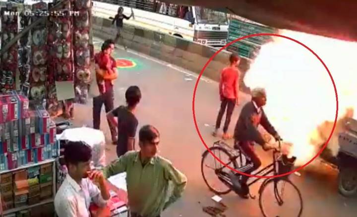 Captured on camera: E-rickshaw carrying firecrackers for Jagannath Yatra explodes, man dies