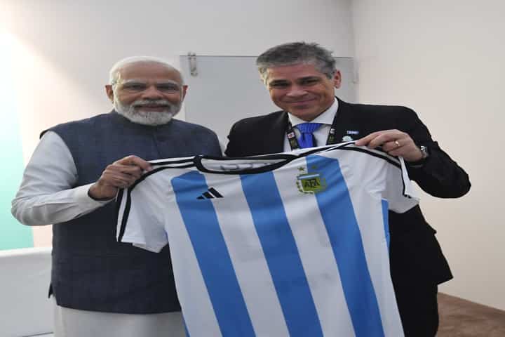 PM Modi gets Messi T-shirt as gift from Argentina official at Bengaluru meeting