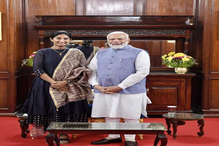 Viral Video: Popular comedian Shraddha Jain stunned as PM Modi greets her with ‘Aiyyo’
