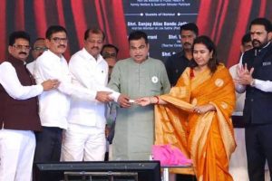 Gadkari rolls out highway projects worth Rs 3,670 crore for Maharashtra