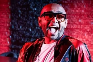Video: Bollywood singer Benny Dayal hurt as drone hits him on head in Chennai live concert